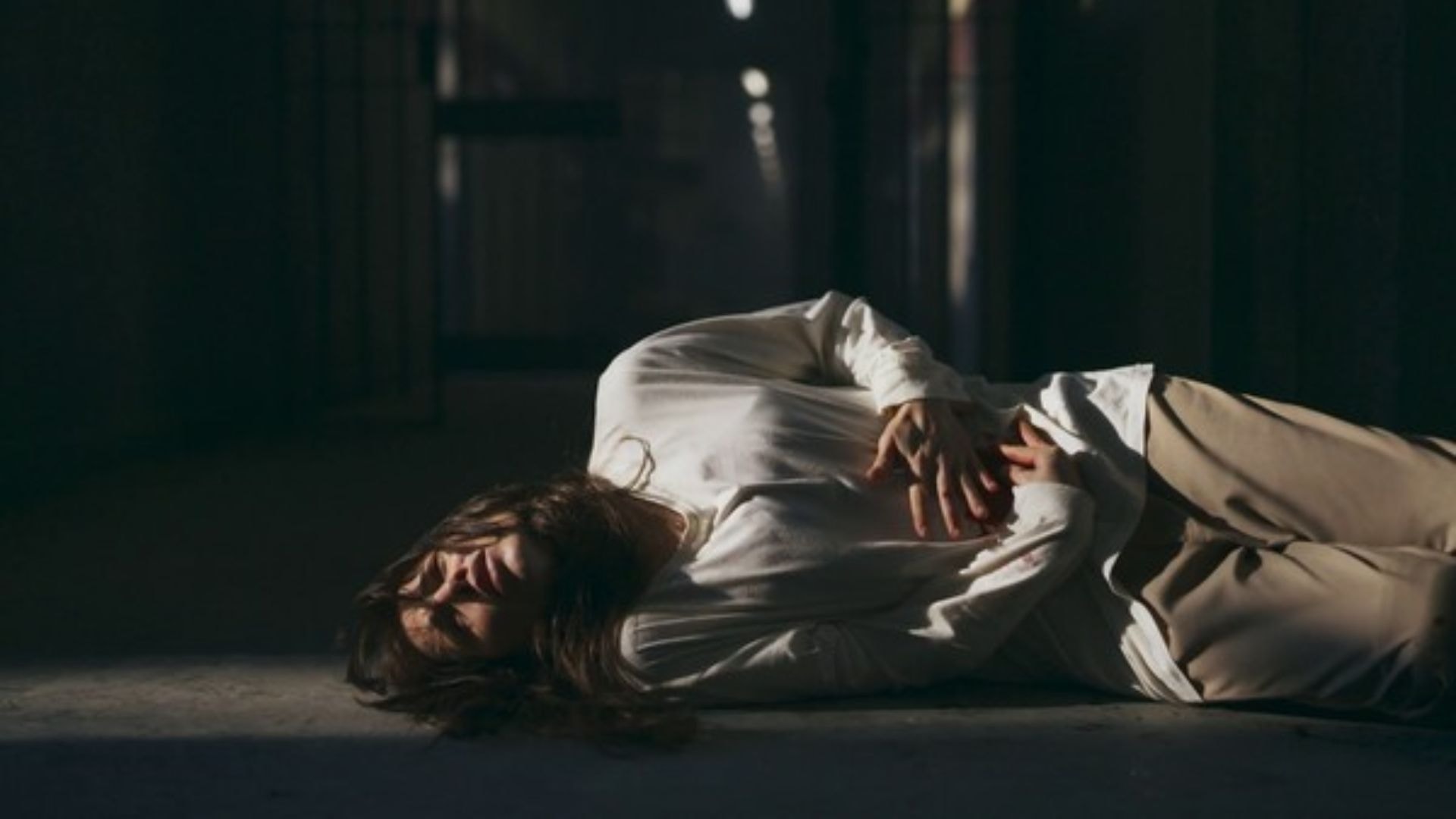 “Nem tudo se fala”, diz Nathalia Dill sobre enigma em “Quem Ama Cuida”