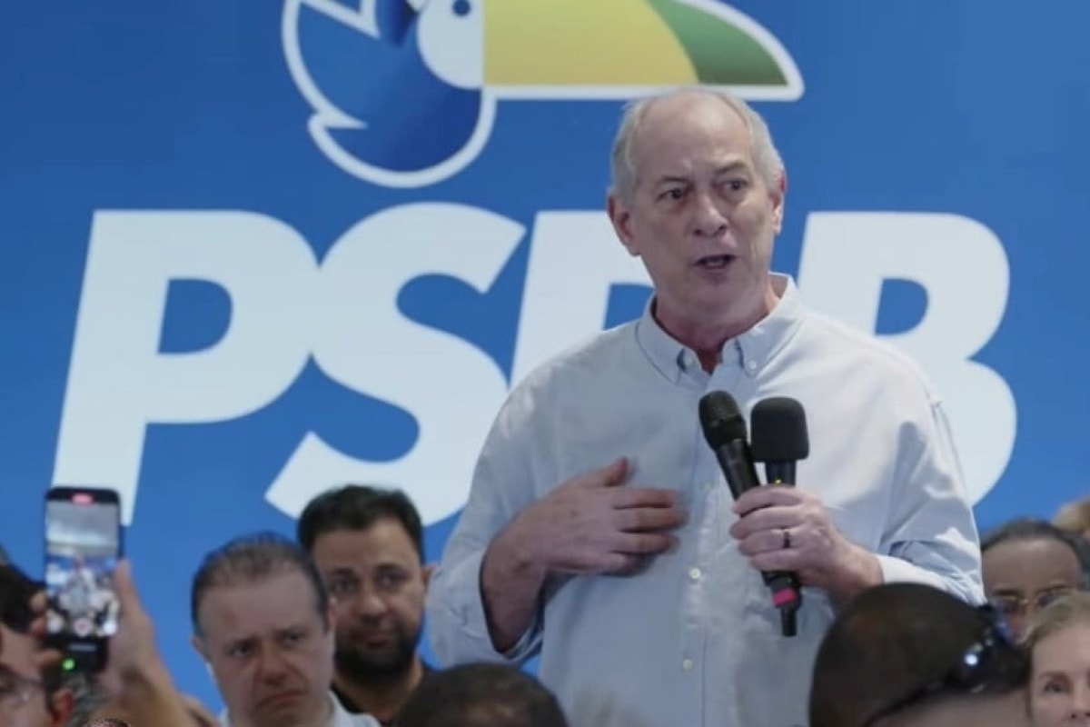 Aécio Neves convida Ciro Gomes para disputar presidência pelo PSDB