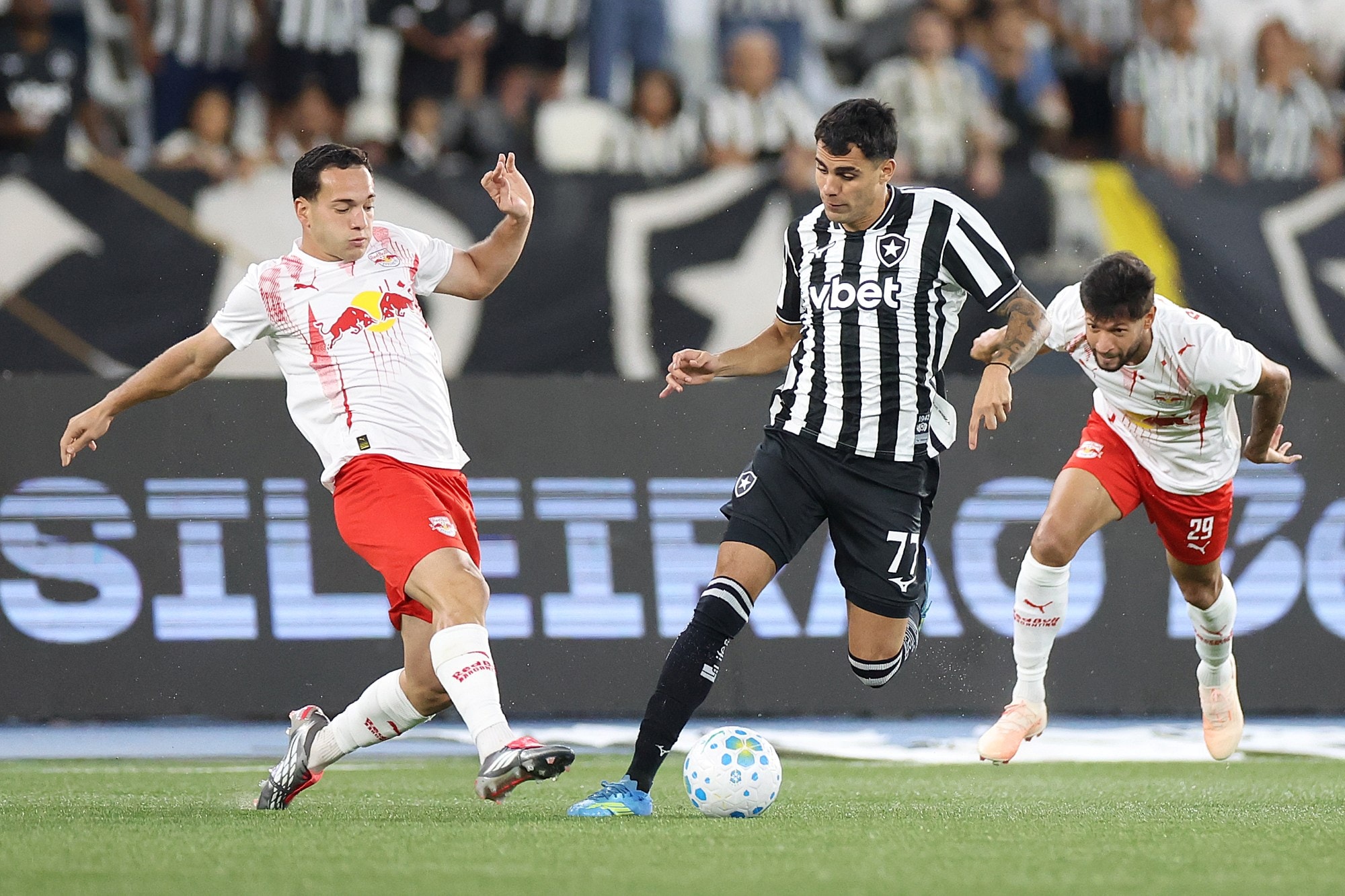 Brasileirão: Botafogo e RB Bragantino empatam por 1 x 1 no Nilton Santos