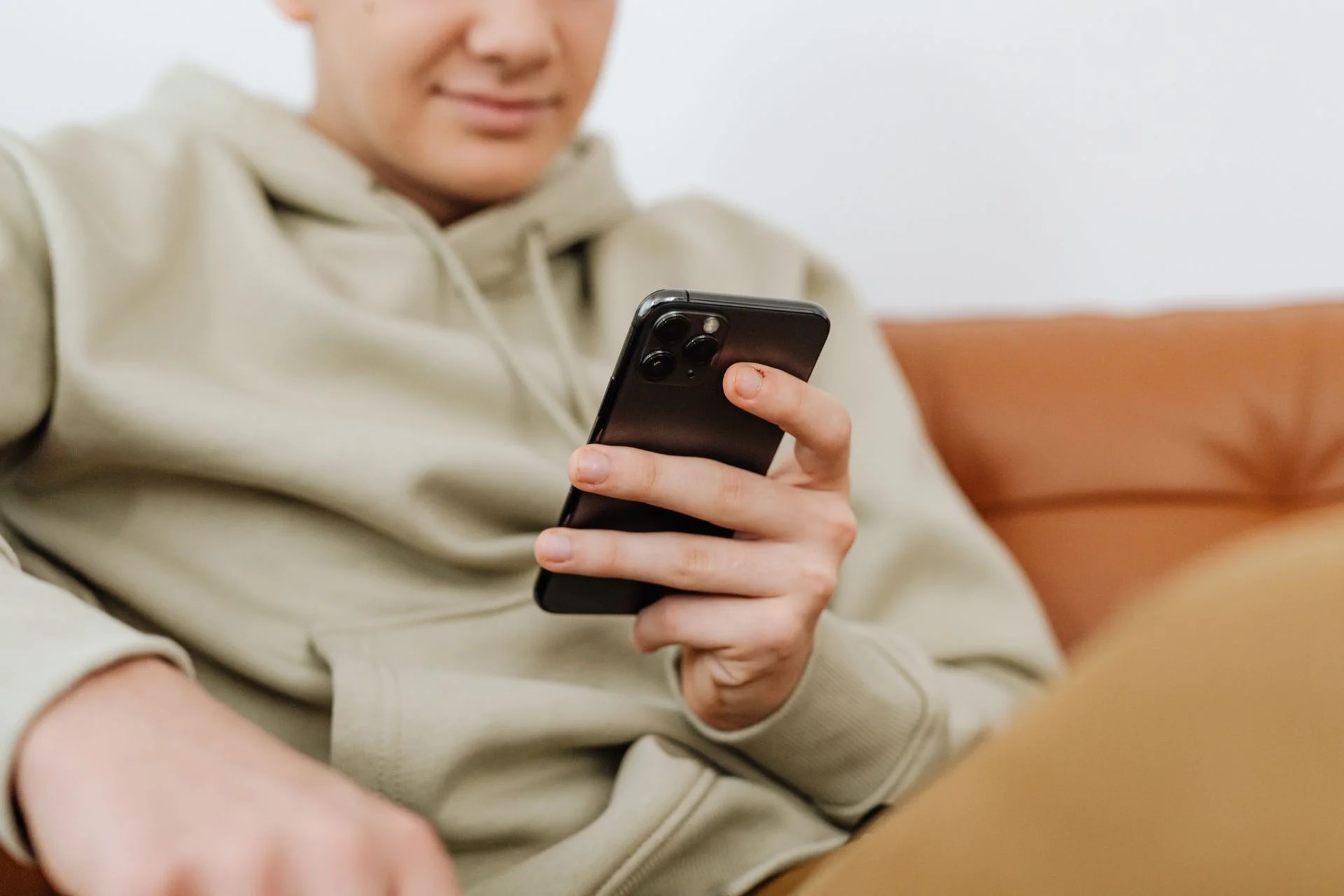 Vício em celular? Apple cria guia para ajudar família a reduzir o tempo de tela