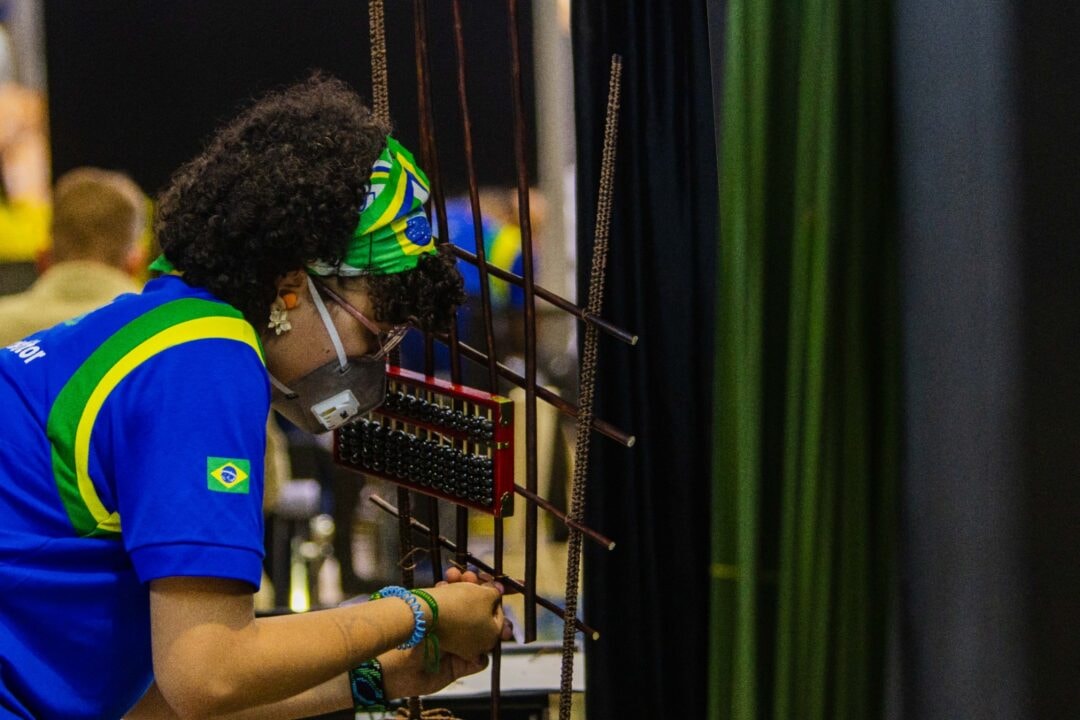 Florista amazonense vai da sala de aula à competição mundial de educação profissional na China