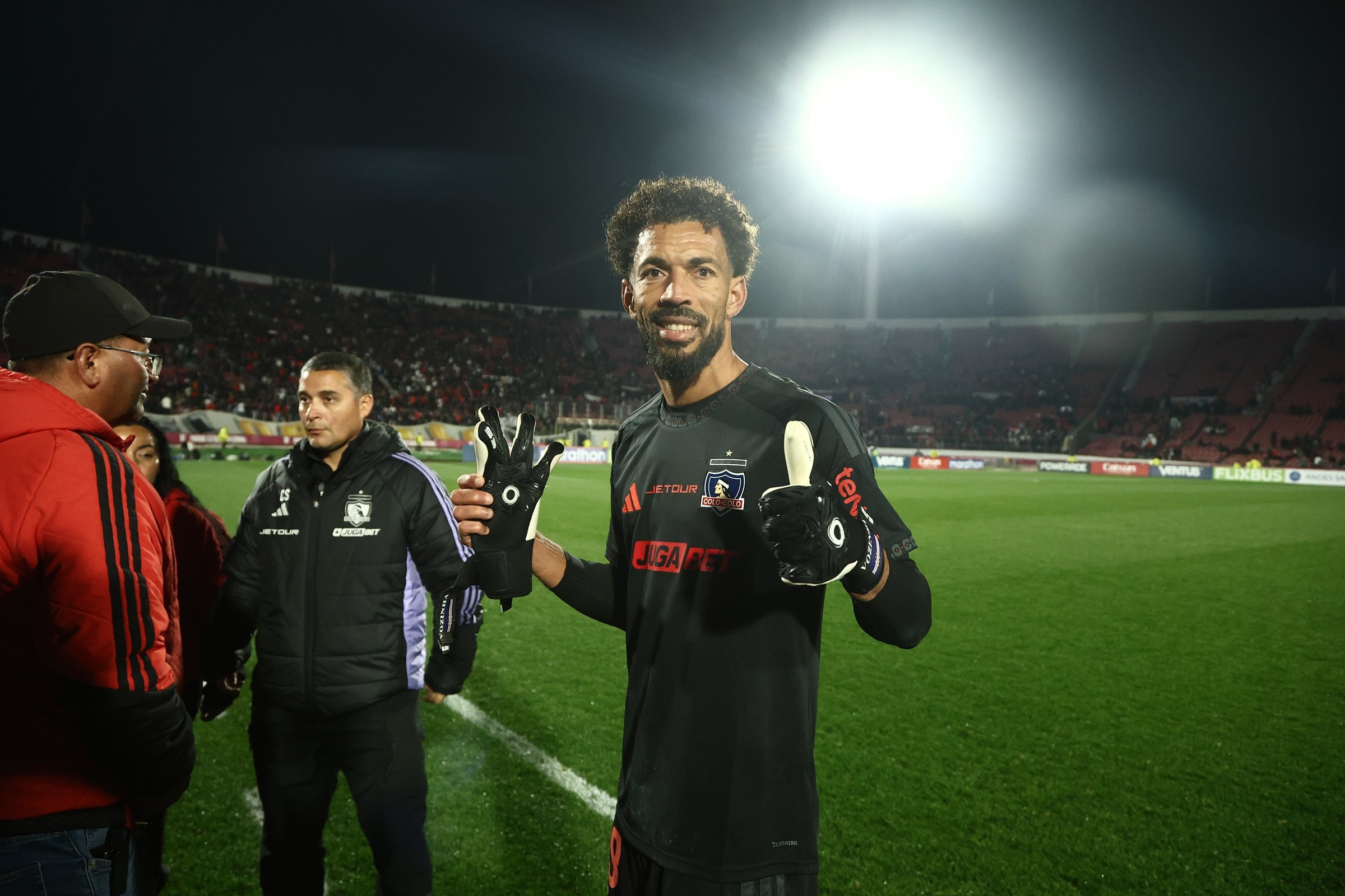 Colo-Colo: Vozinha falha em gol após ser indicado a Melhor Goleiro do Mundo