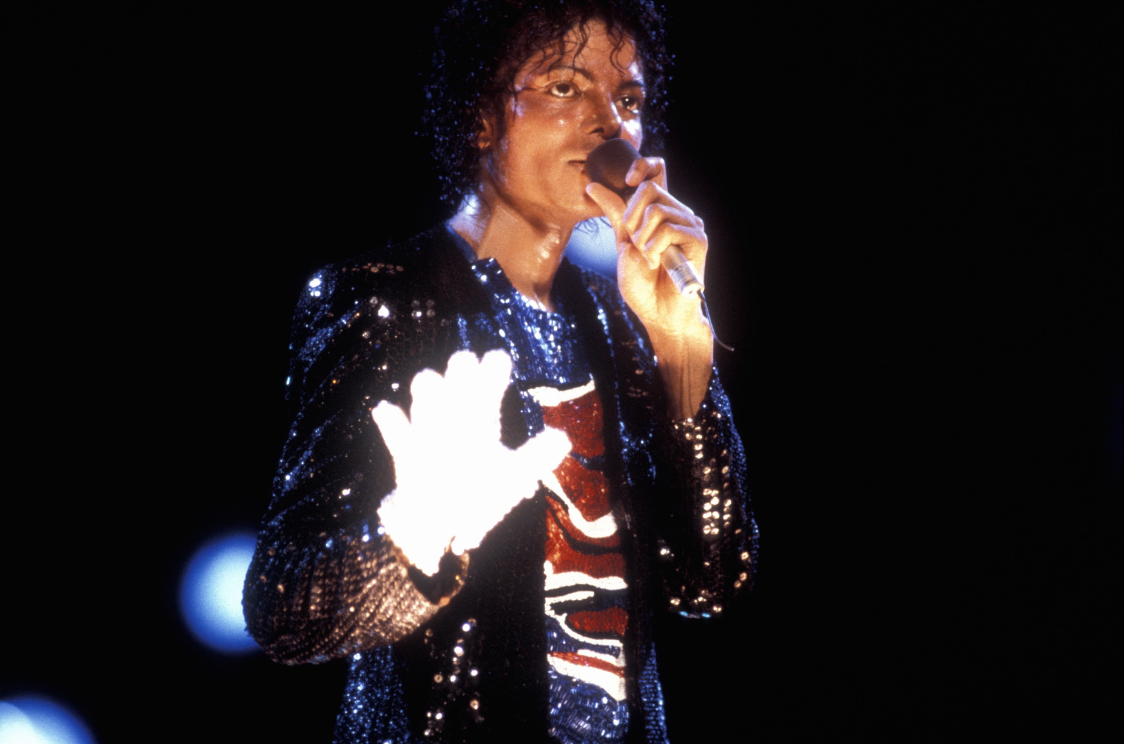 Michael Jackson é alvo de nova acusação de abuso sexual; entenda