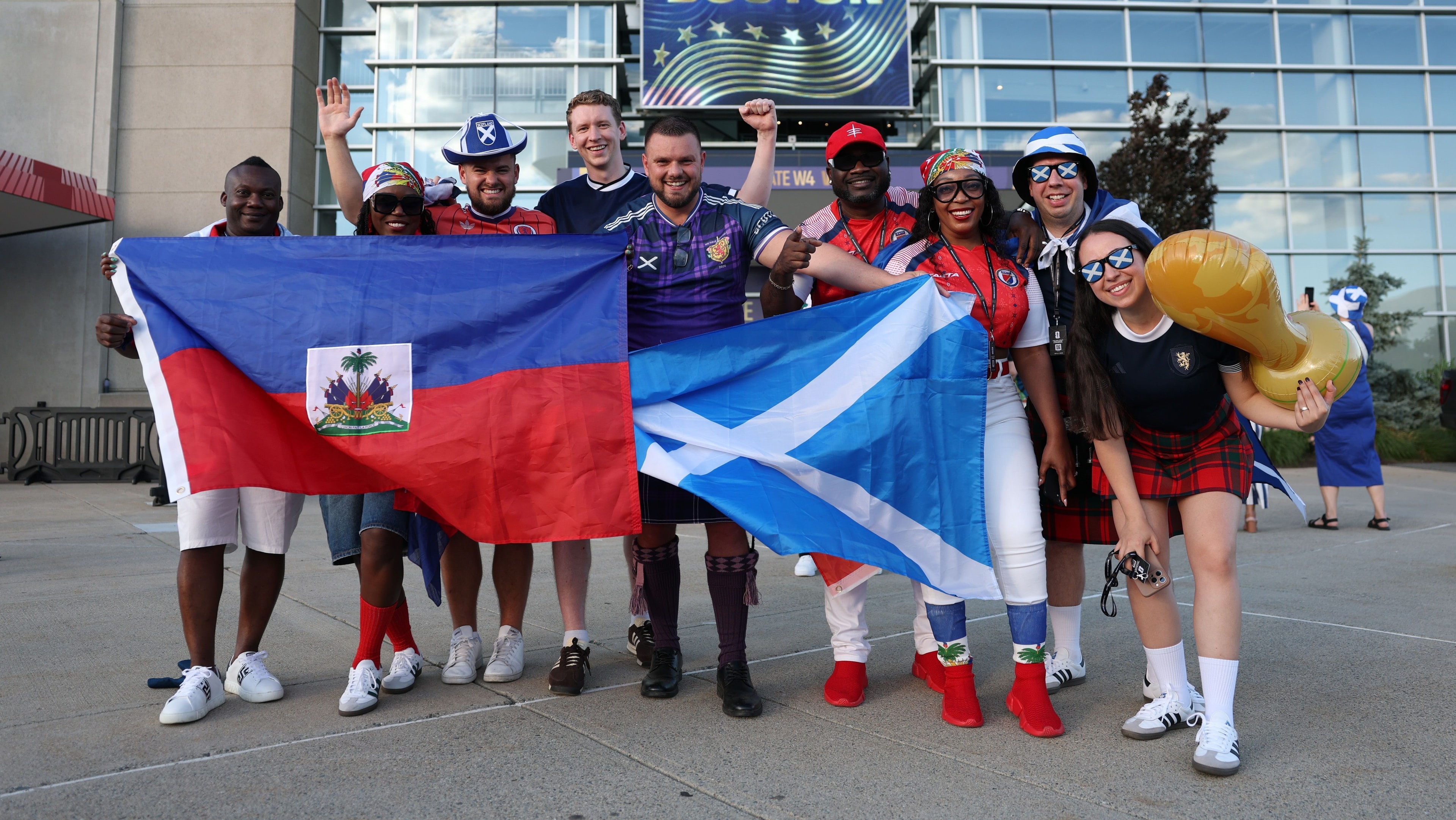 No grupo do Brasil, Escócia sai na frente contra o Haiti na estreia da Copa