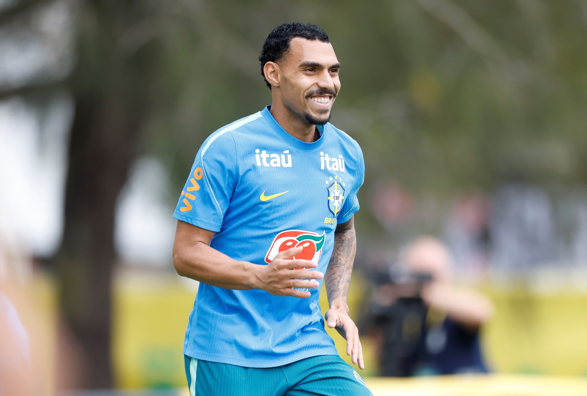 Matheuzinho diz que parceiros do Corinthians aliviaram tensão na Seleção