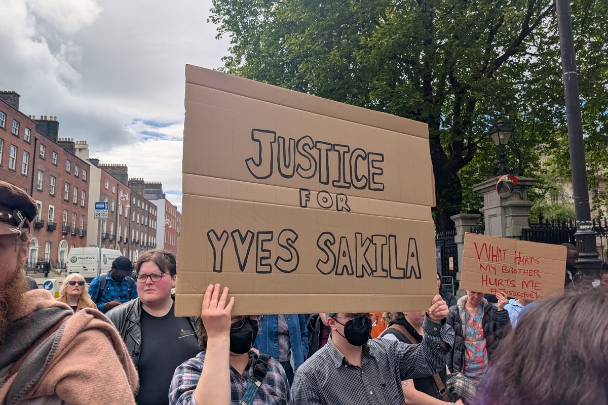Morte de imigrante por seguranças provoca onda de protestos na Irlanda