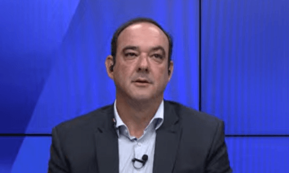 Flávio Roscoe tem alta após internação por pneumonia e positivo para Covid