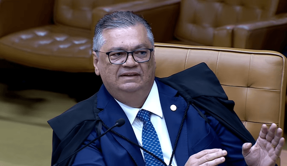 Coligação de Lula aciona TSE contra propaganda de Flávio no rádio e na TV