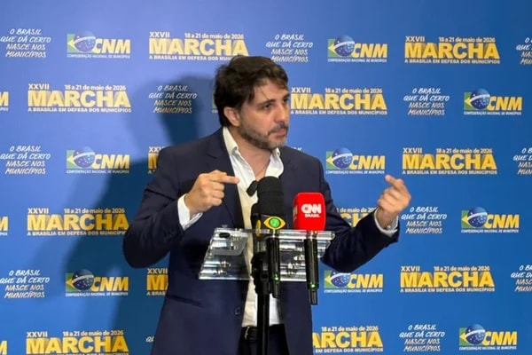 Renan diz que Flávio está isolado: "Irá ele e Vorcaro para eleição"