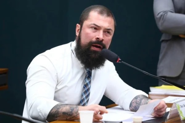 Justiça condena Paulo Bilynskyj por associar PT ao narcotráfico