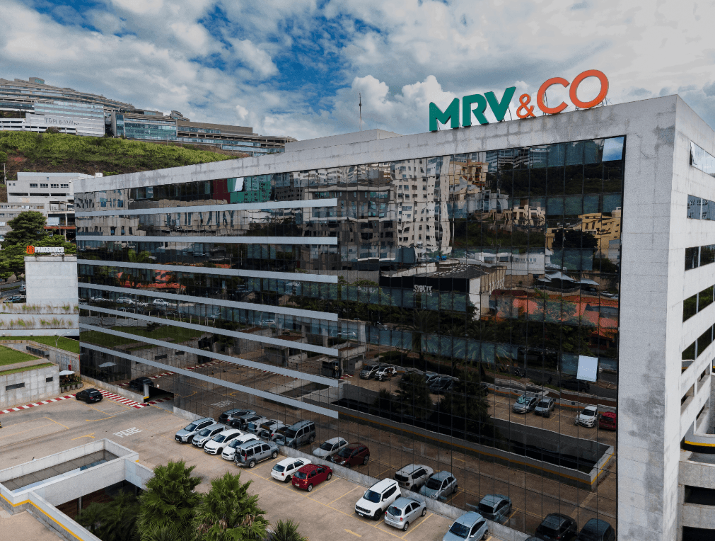 UBS-BB corta recomendação para MRV (MRVE3) após piora nos juros; ação cai forte