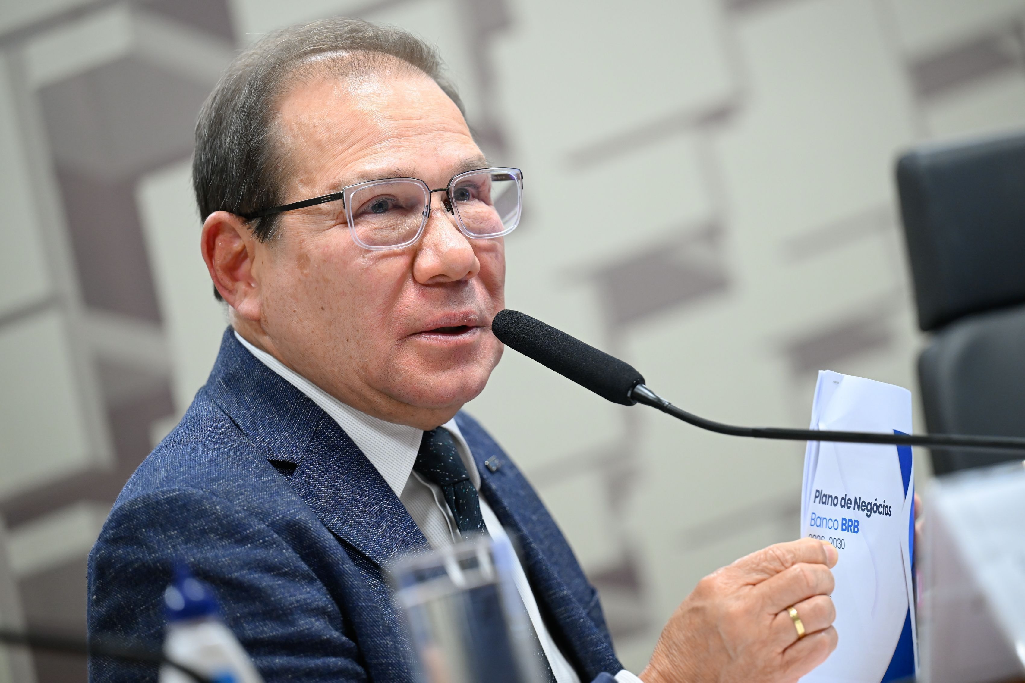 Flávio diz que suspenderá reforma tributária por um ano caso seja eleito