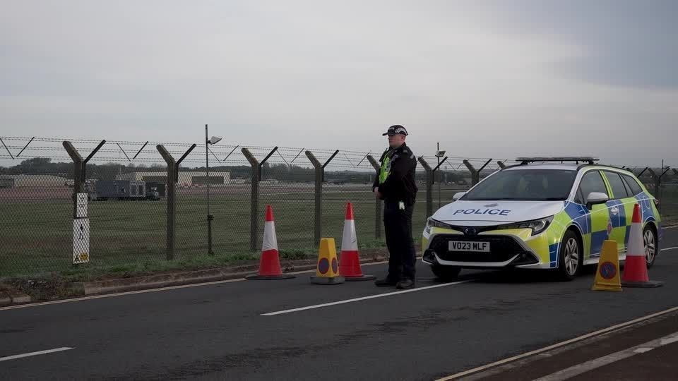 Bomba da Segunda Guerra Mundial é detonada no mar na Inglaterra