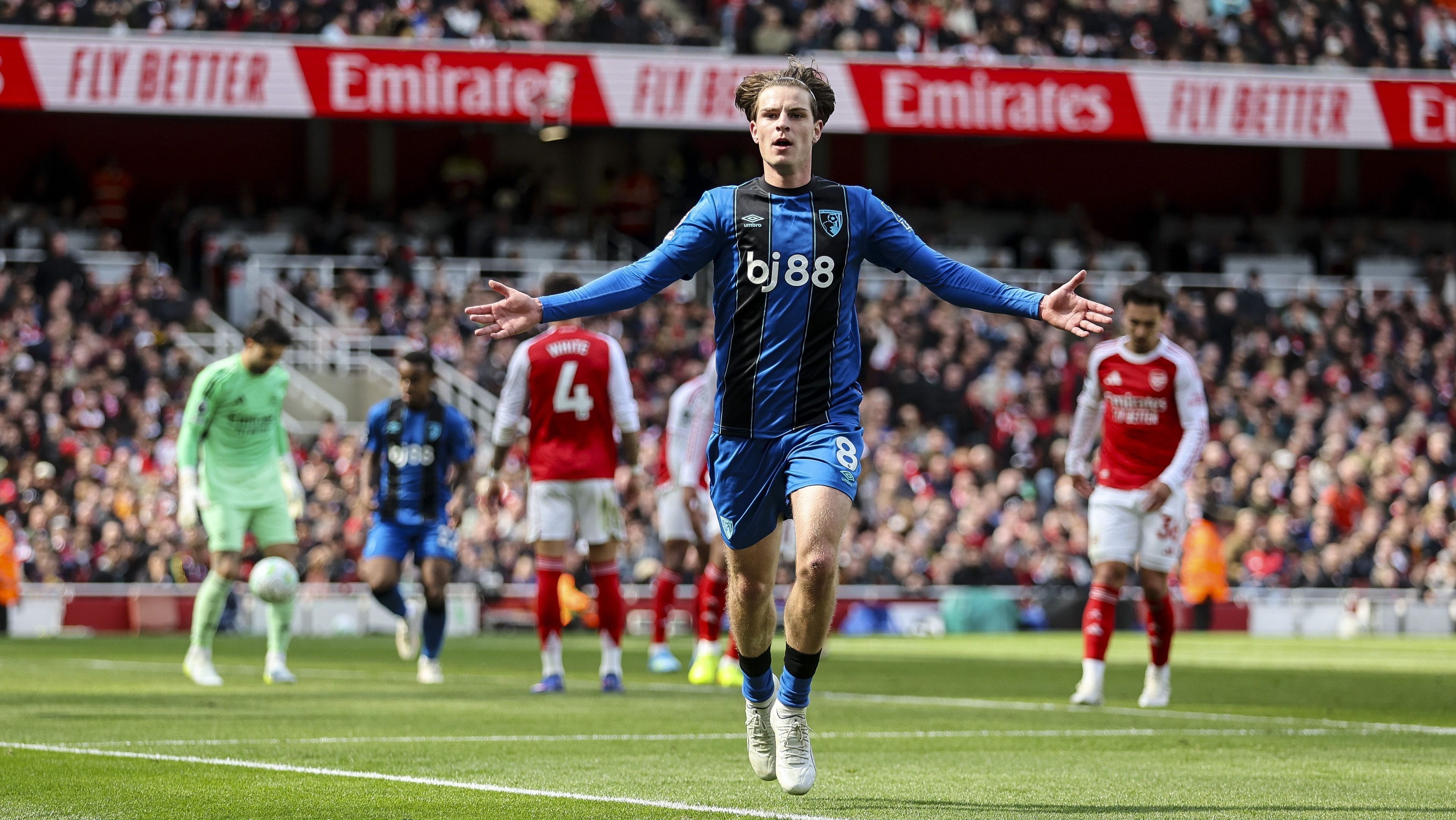 Manchester City visita Chelsea sob tensão e de olho no título inglês