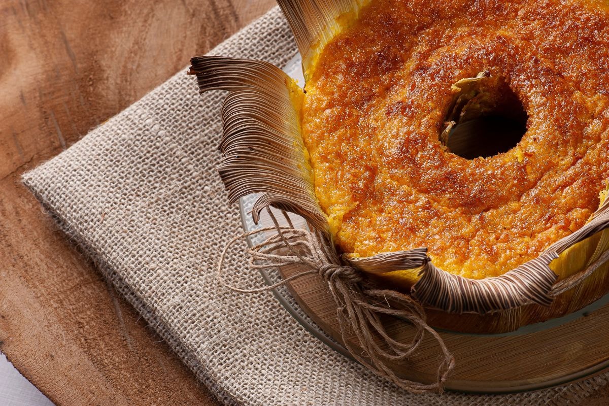 Bolo de milho engorda? Nutricionista explica como incluir na dieta