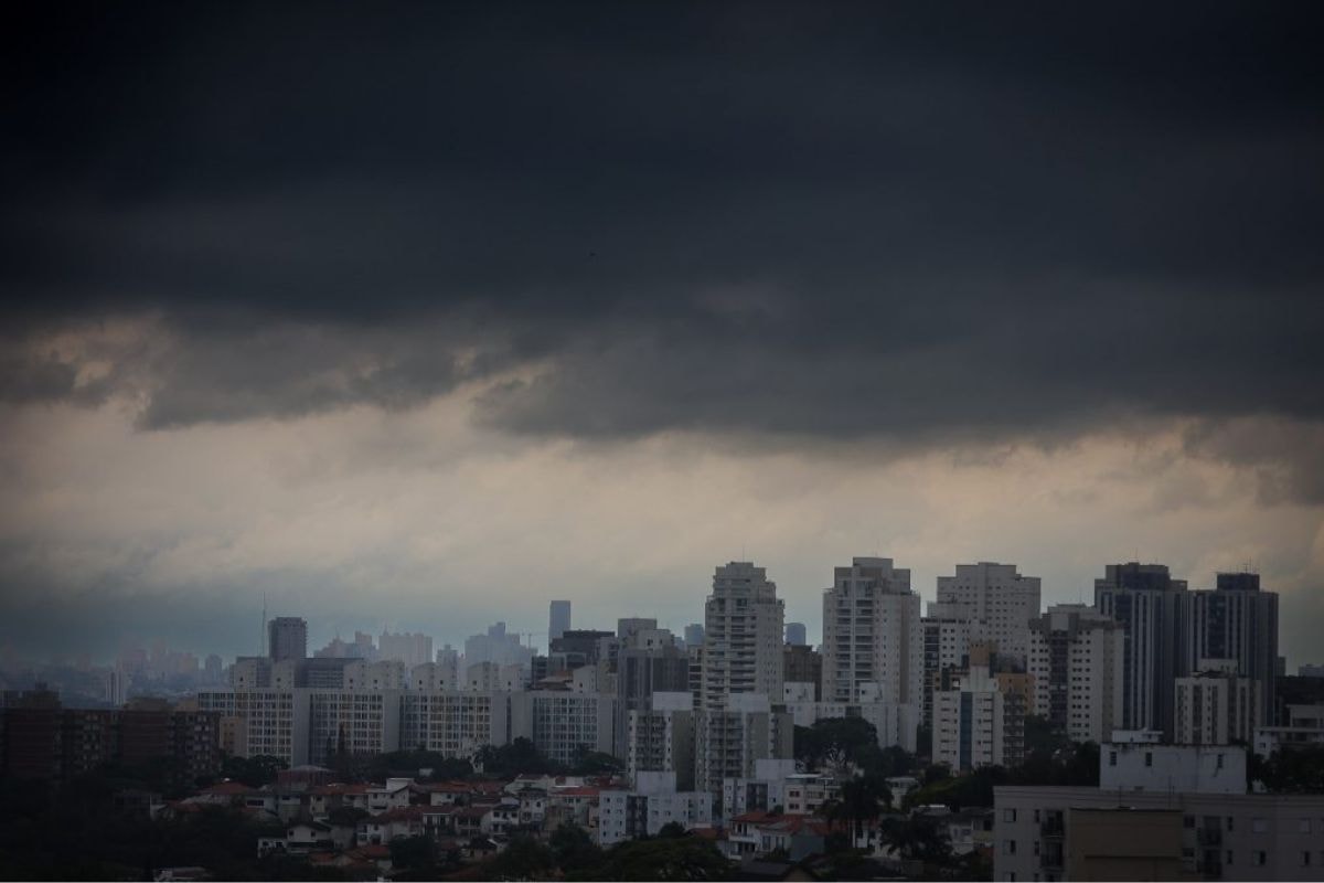 Meteorologia não mostra mudança climática (por Felipe Sampaio)