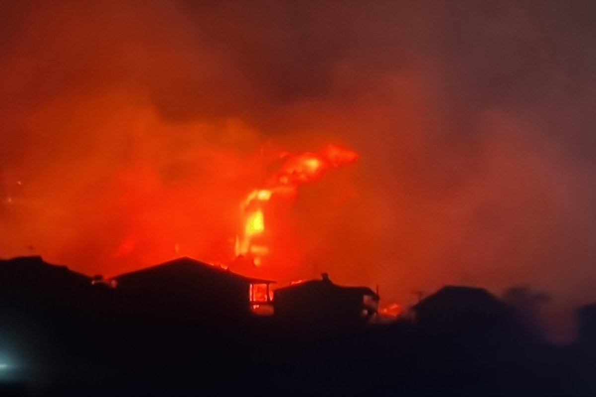 Incêndio florestal fora de controle atinge 2ª maior cidade da Grécia