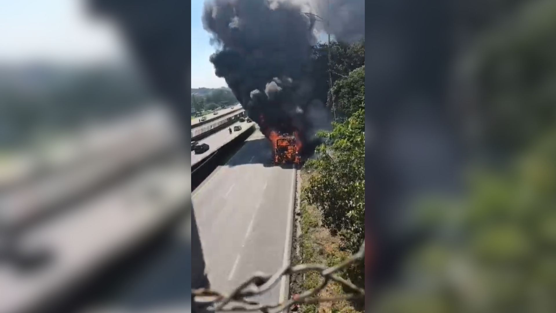 Incêndio destrói quase 30 ônibus de garagem em Belo Horizonte; veja imagens