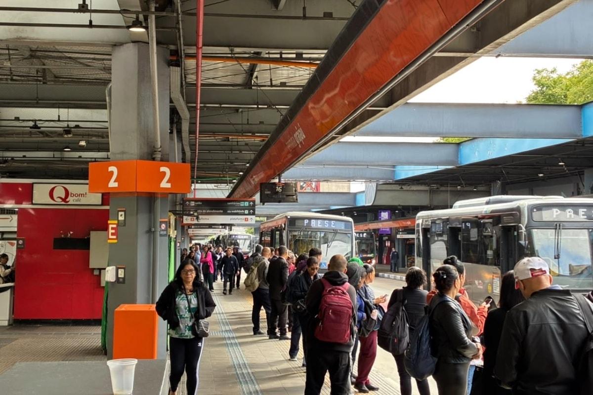 Após ameaça de greve, ônibus da Transwolff operam normalmente nesta quarta