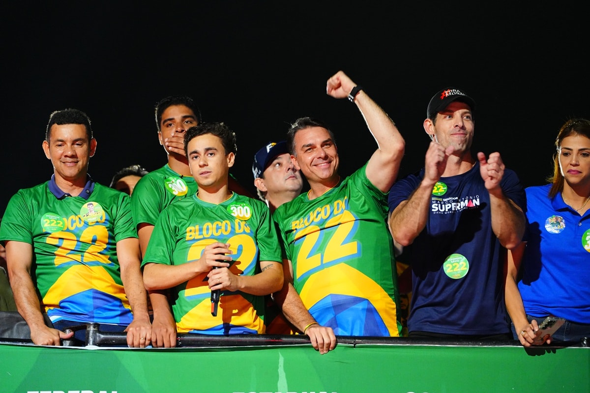 Em Minas, Flávio Bolsonaro agradece Nikolas: “Apoio para mudar o Brasil”