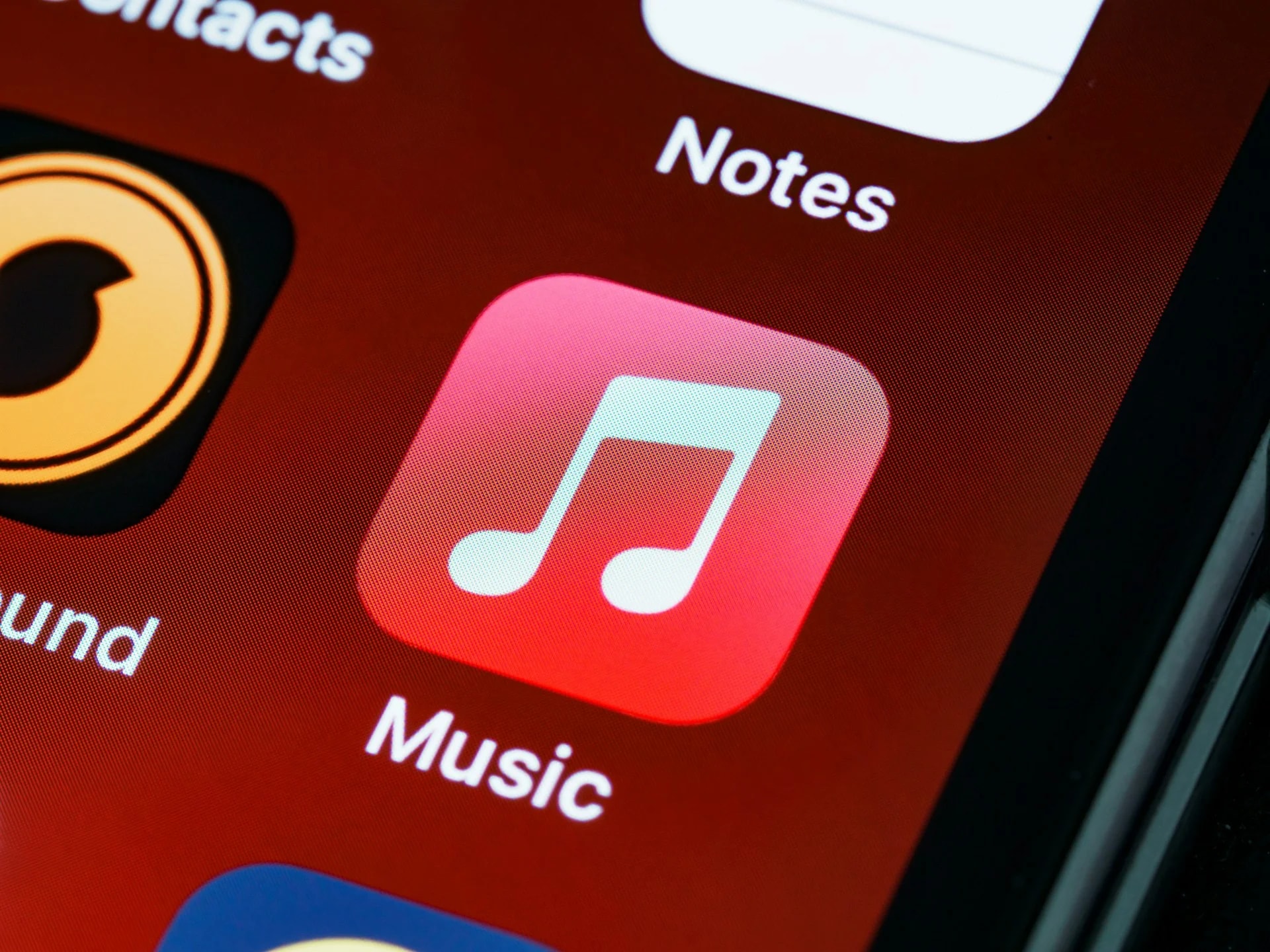 Apple Music cede à pressão de gravadoras e vai dedurar músicas feitas por IA