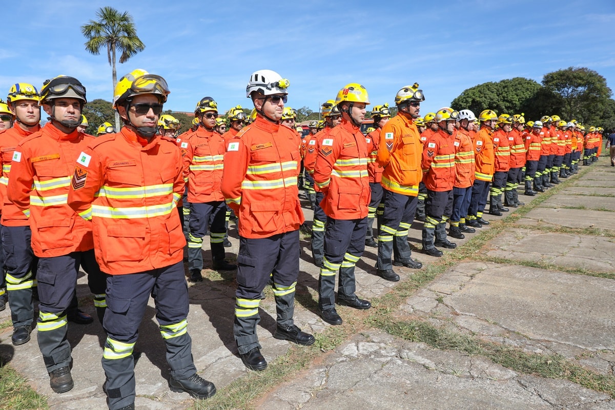 Combate a incêndio no DF terá reforço militar e punição a incendiários