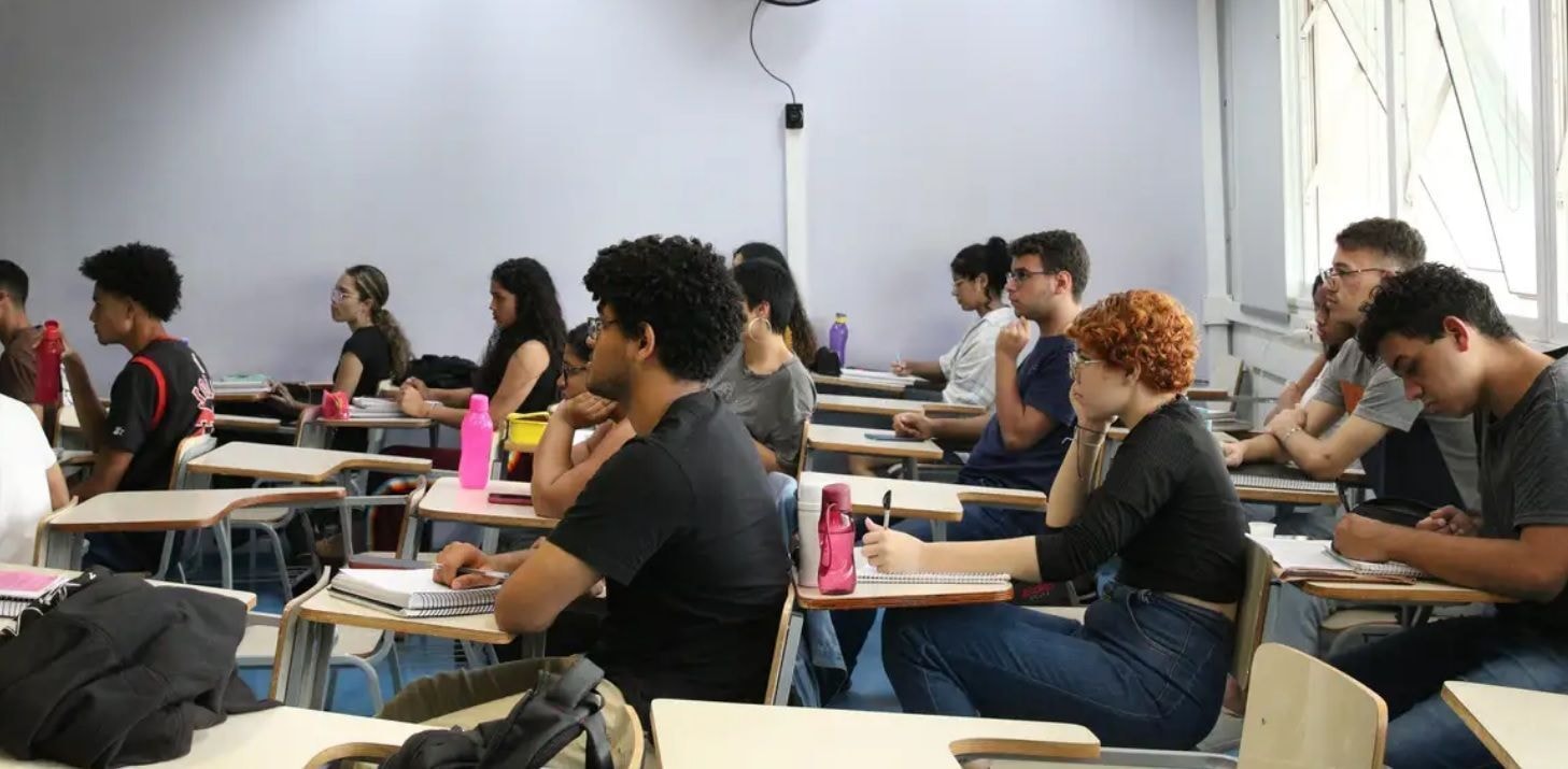 Piso salarial dos professores passa a ser de R$ 5.130; veja o que muda