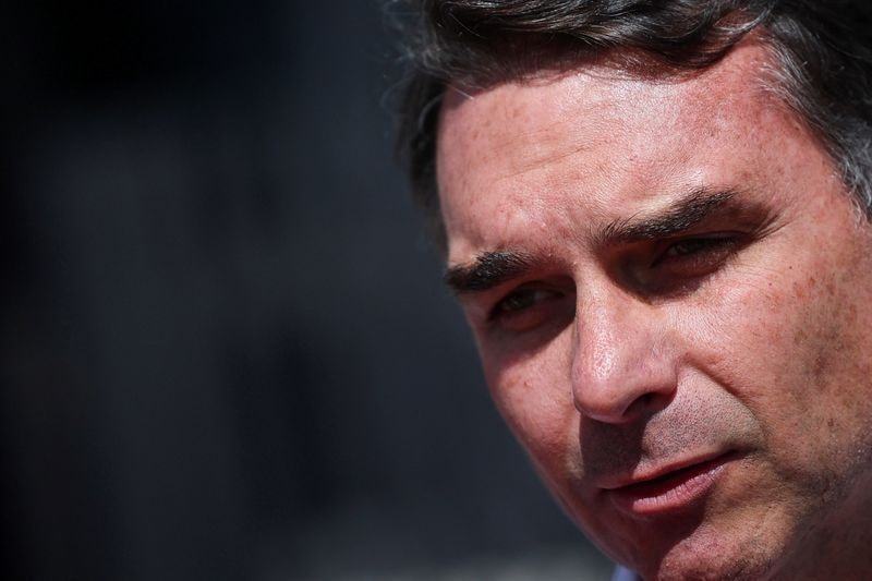 União-PP de SP formaliza apoio a Flávio Bolsonaro