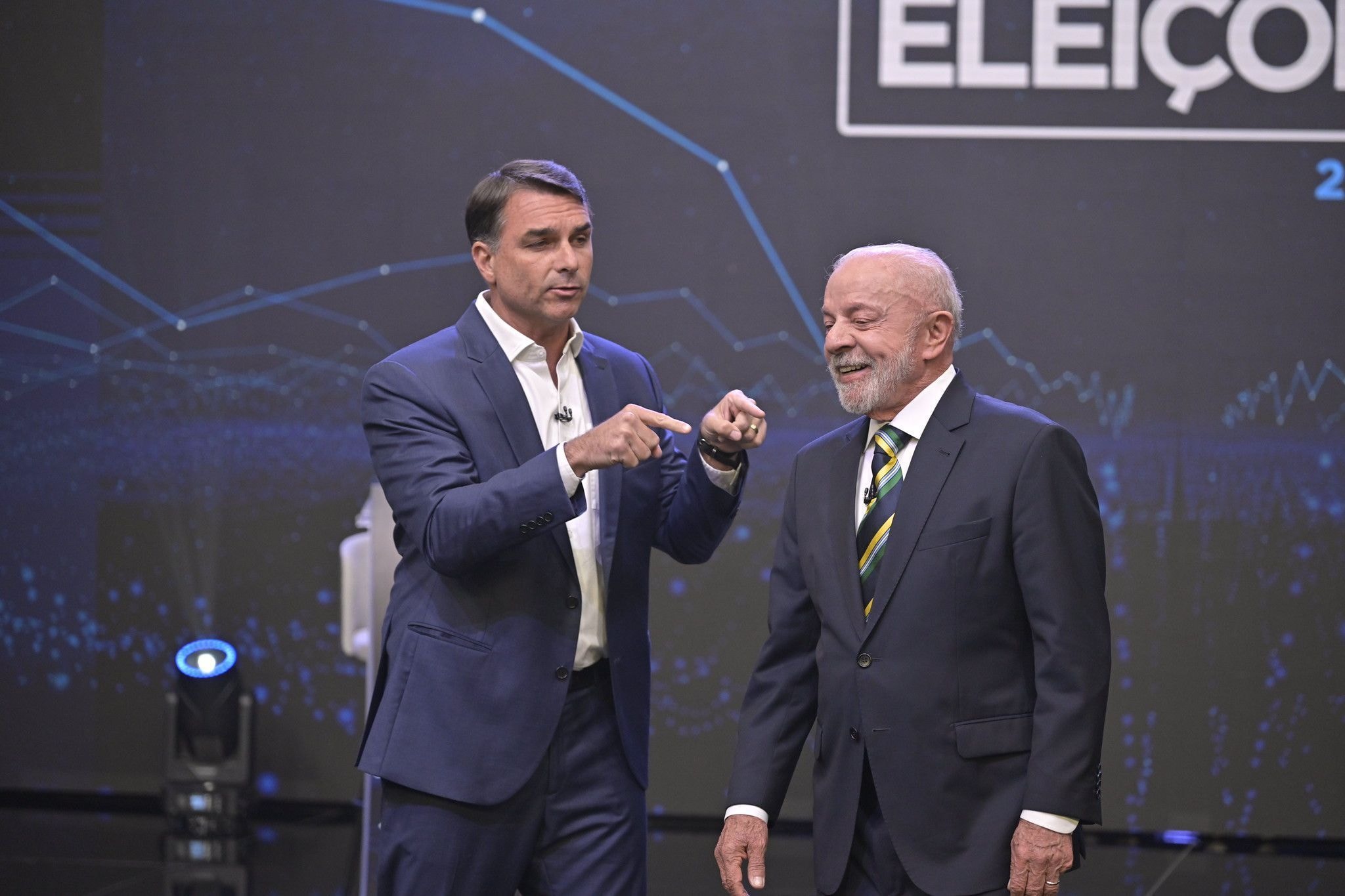 Datafolha: Veja como Flávio e Lula pontuam por renda, gênero e religião