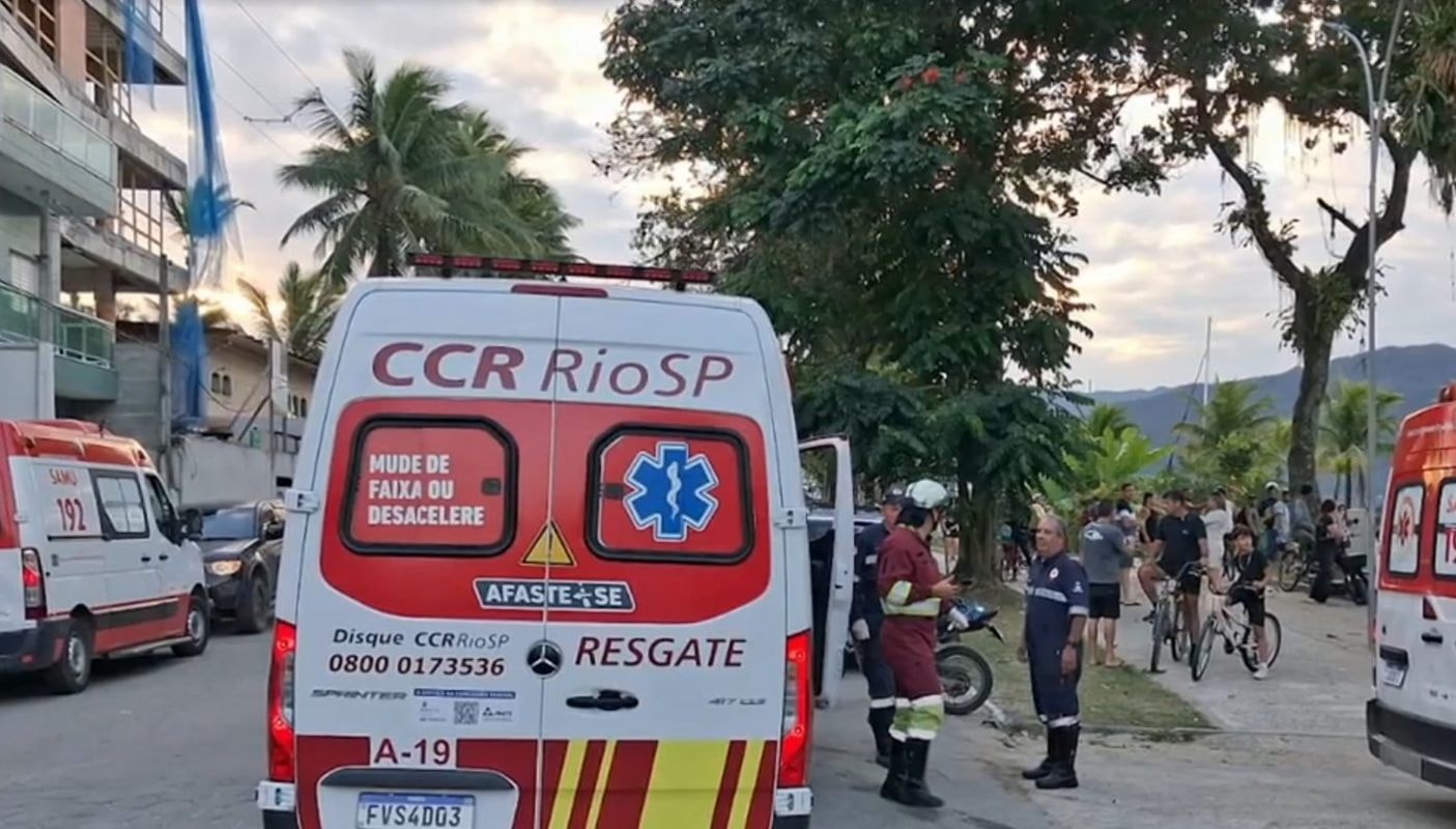 Menina fica em estado grave após naufrágio de lancha com 12 pessoas