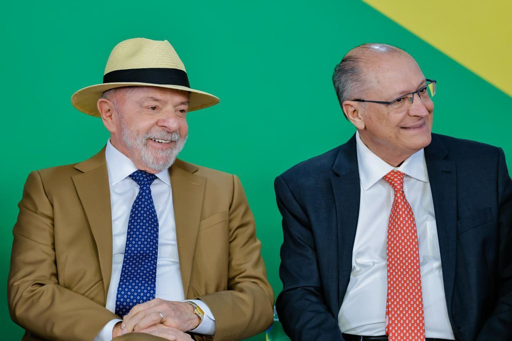 Lula sobe tom de críticas ao STF de olho no 2º turno