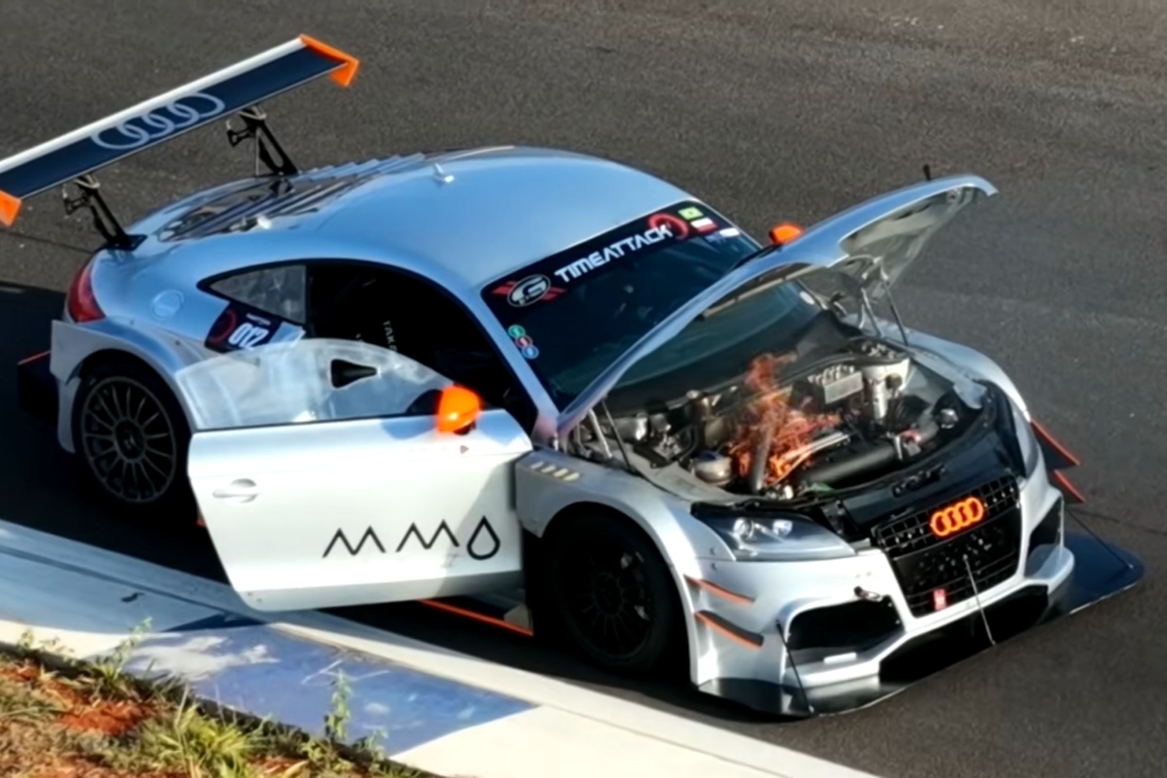 Meet Brazil Racing: carro pega fogo durante etapa no Autódromo de Brasília