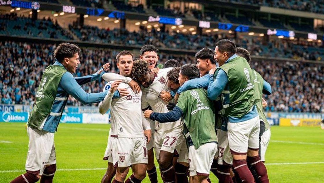 Torcida do Grêmio protesta contra Luís Castro em derrota na Sul-Americana