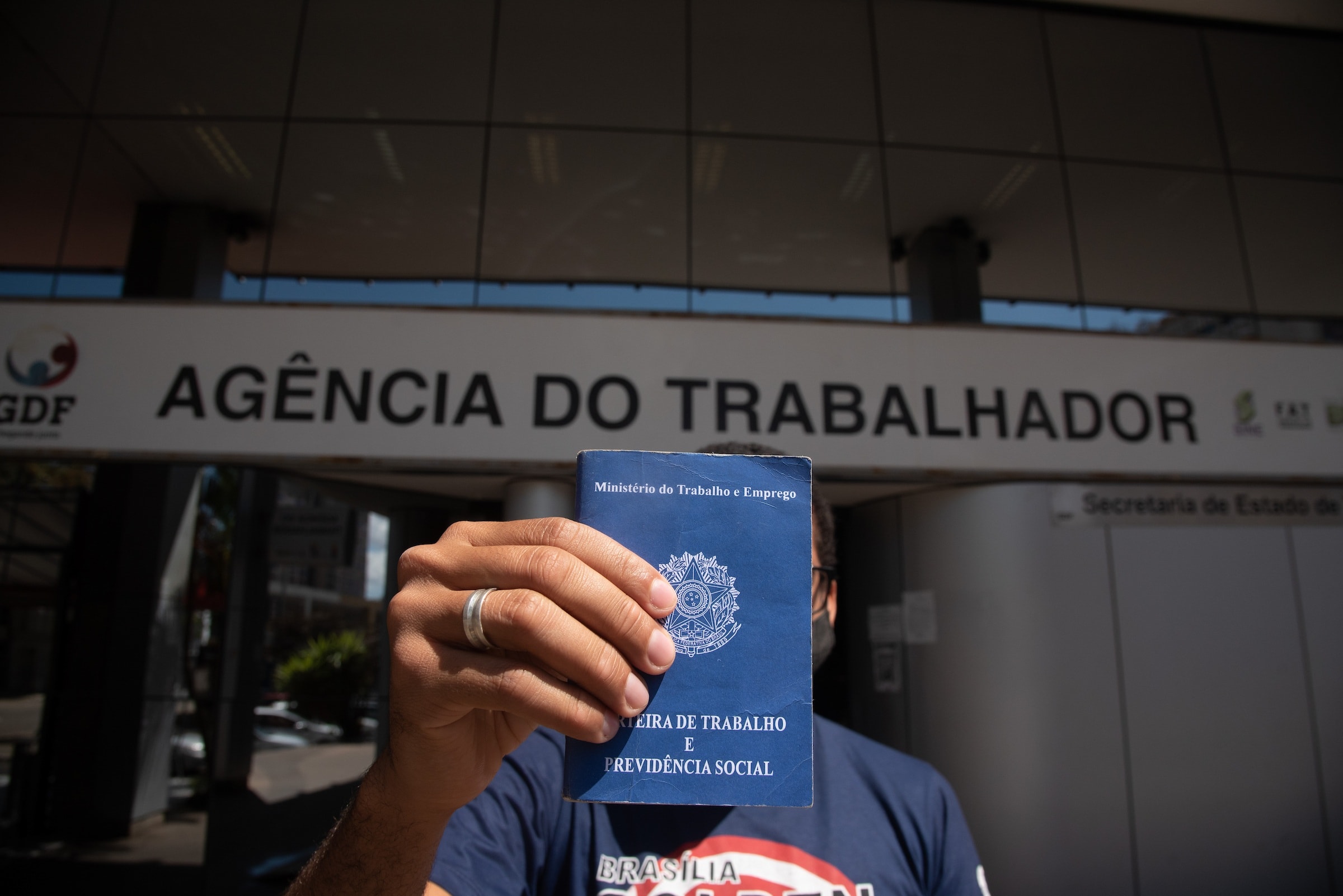 PEC 6x1 prevê duas folgas na semana, com preferência de uma no domingo; veja detalhes