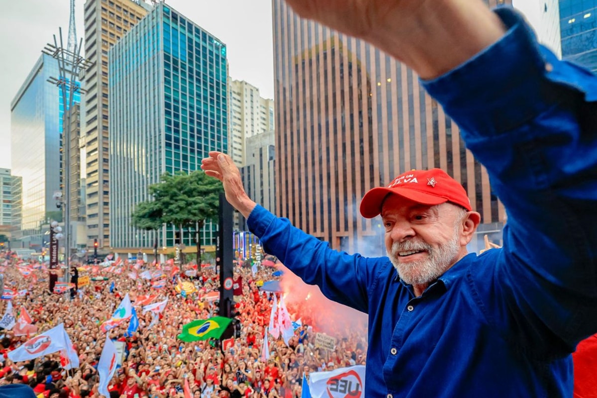 Lula conquista virada inédita no segundo turno e é reeleito para 4º mandato