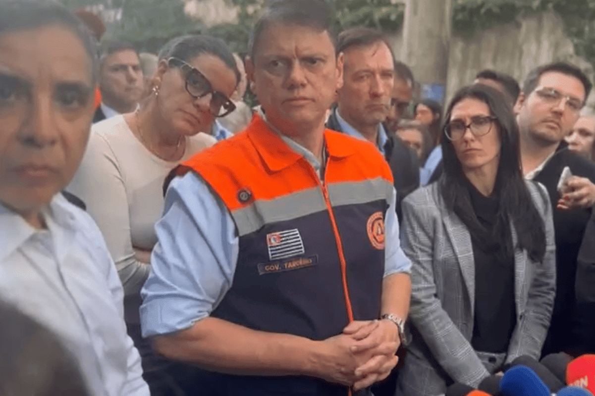 Tarcísio se nega a comentar relação de Flávio e Vorcaro: "Não é pauta". Veja vídeo