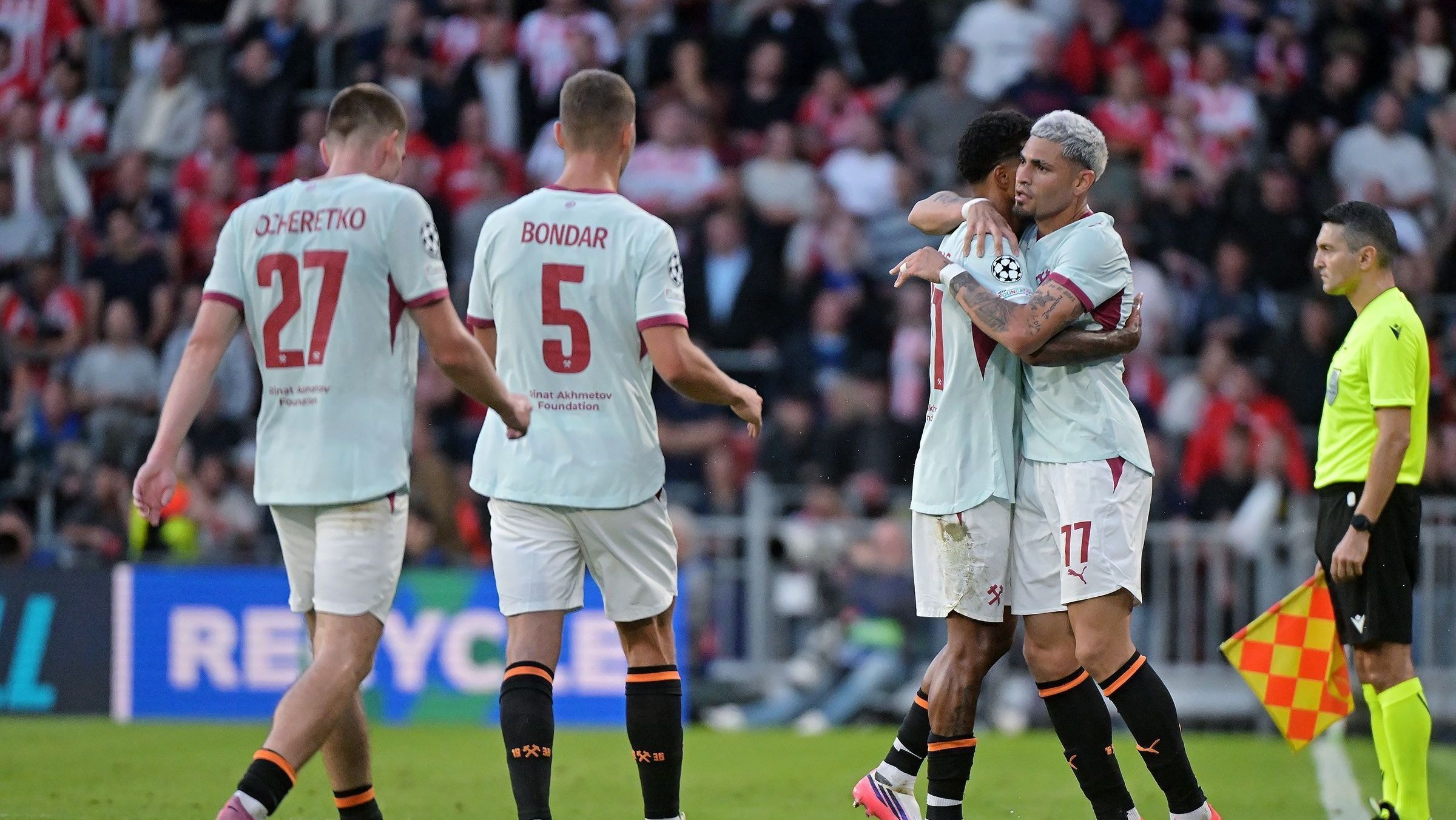 Gabriel Jesus iguala Rivaldo entre brasileiros com mais gols na Champions