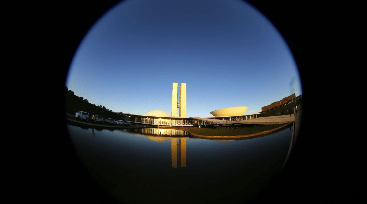 Prazo para partidos explicarem gestão de emendas a Dino termina esta semana