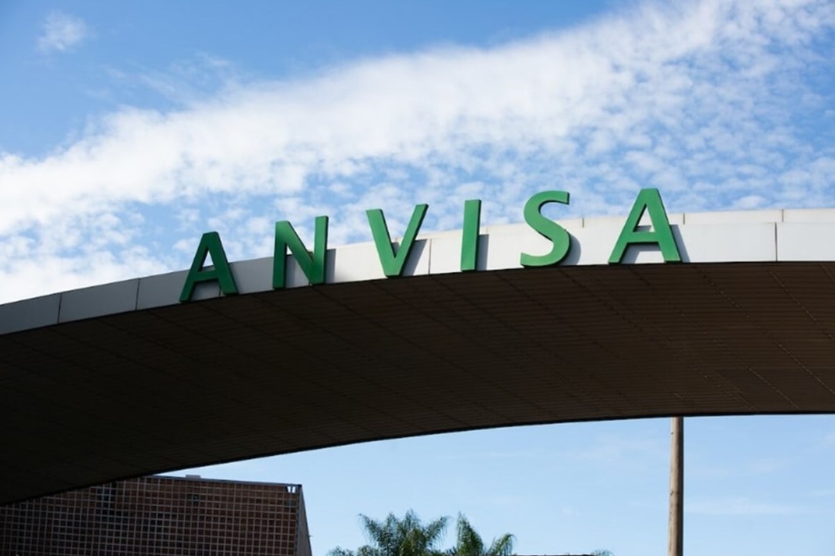Anvisa aplica medidas contra empresas de saneantes e cosméticos