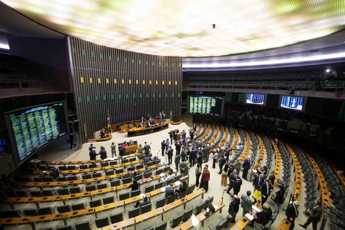 Saiba quem são os suplentes dos deputados federais eleitos no DF