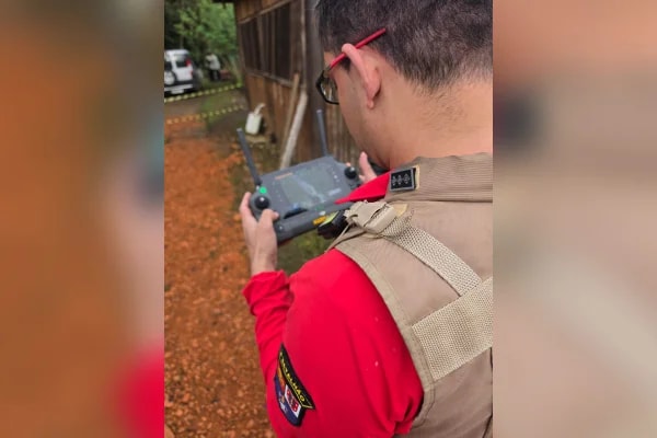 Veja imagens da operação para achar jovem que caiu de cachoeira no PR