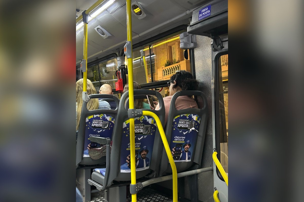 Defensoria quer retirada de anúncios de bets dos ônibus de BH