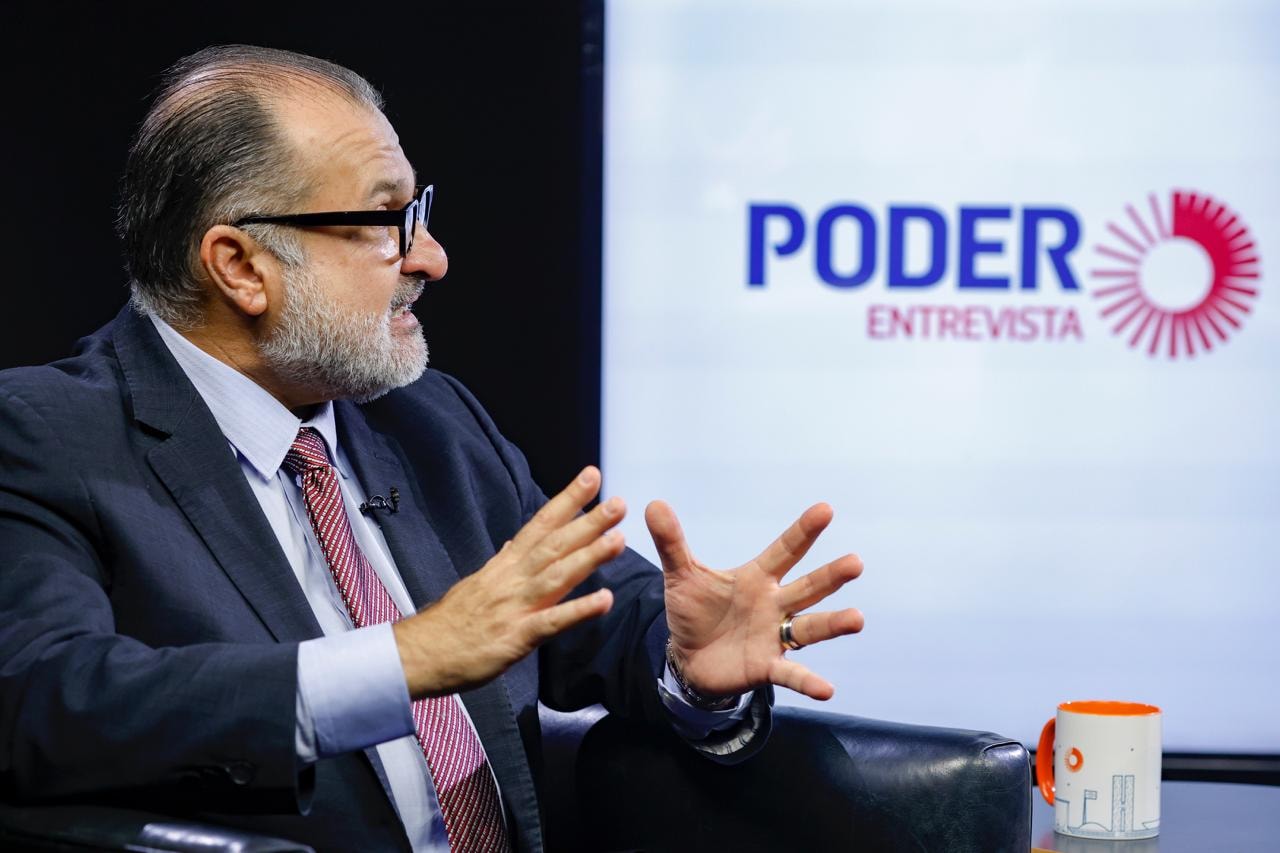 Chineses querem todos os projetos de ferrovias do governo, diz ministro