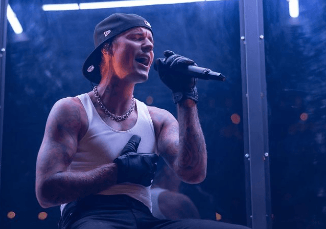 Justin Bieber volta aos palcos após reviravoltas pessoais; relembre