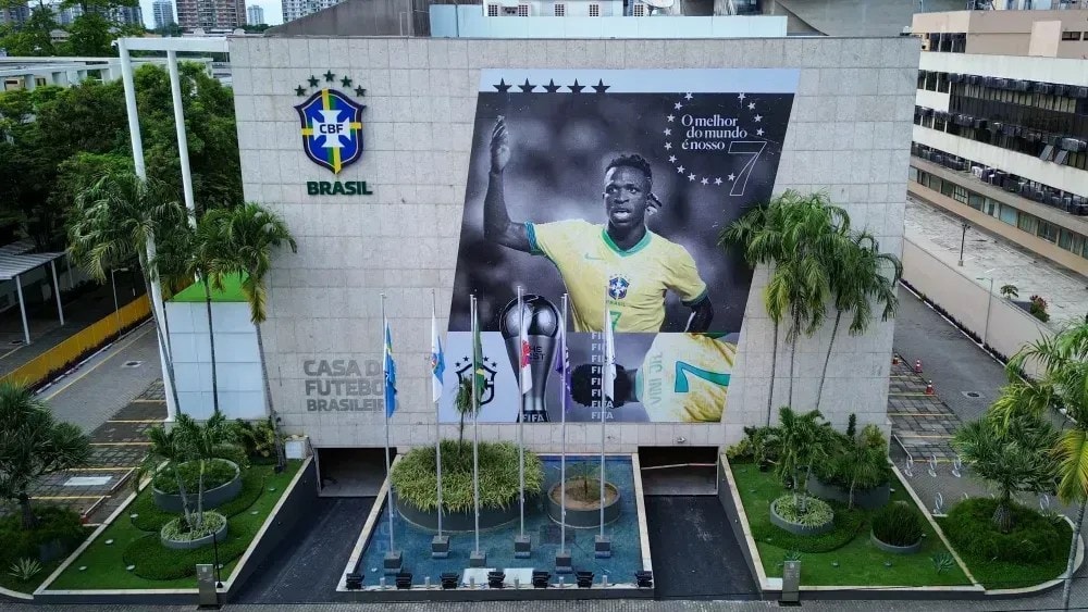 Inter de Milão goleia Monza na estreia e inicia defesa do título na Itália