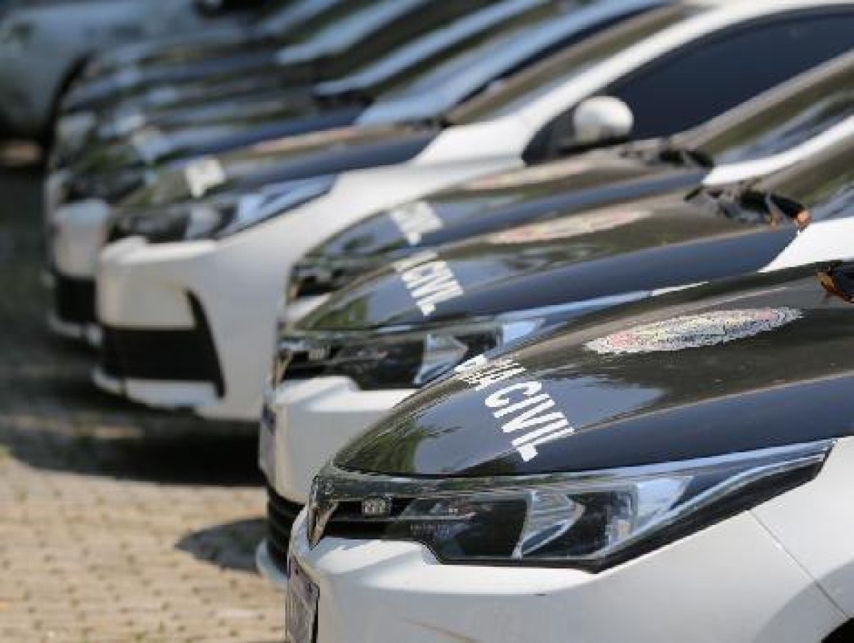 Homem é achado morto dentro de carro e tem R$ 5 mil levados após crime