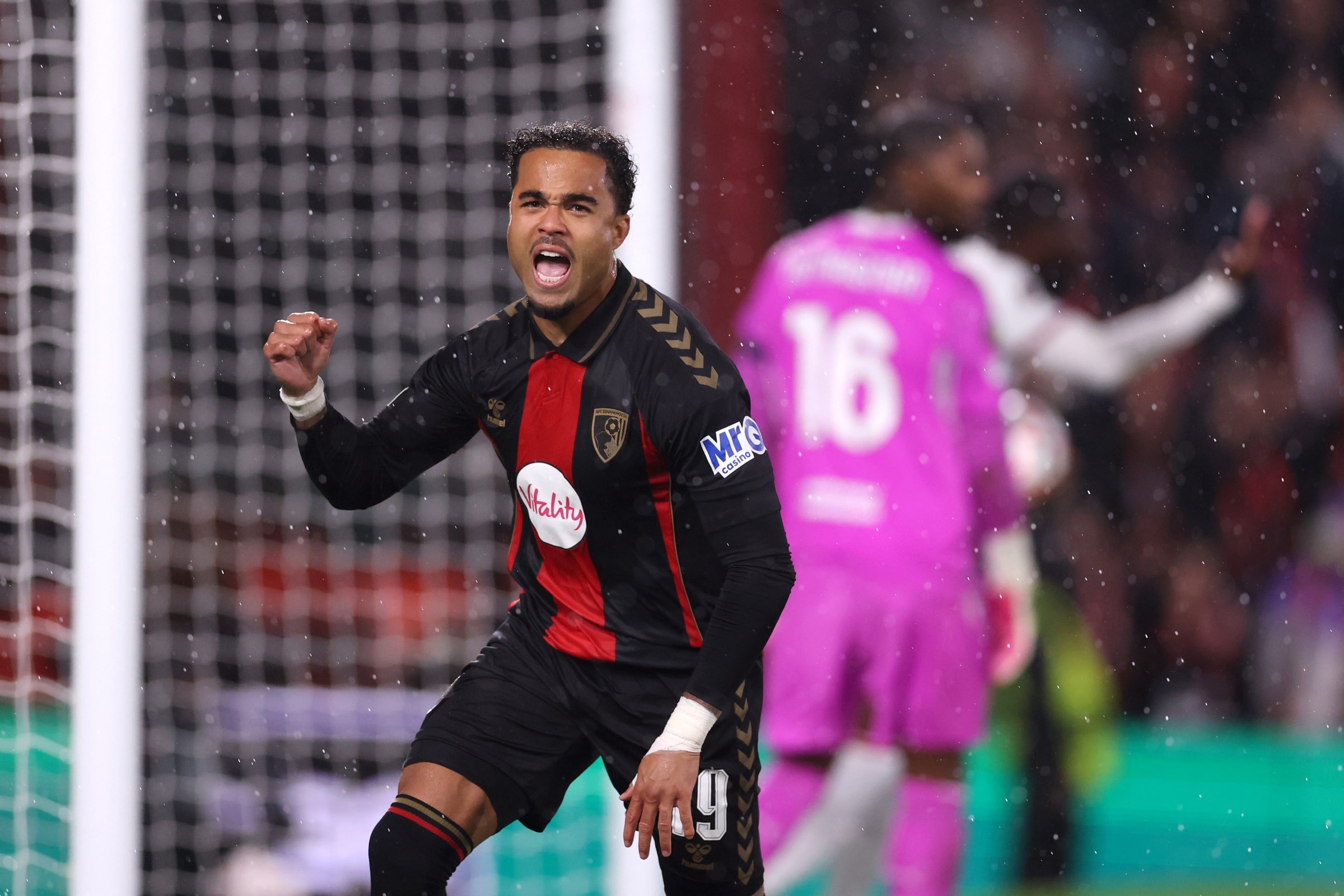 Liga Europa: Bournemouth vence o Milan com dois gols de pênalti