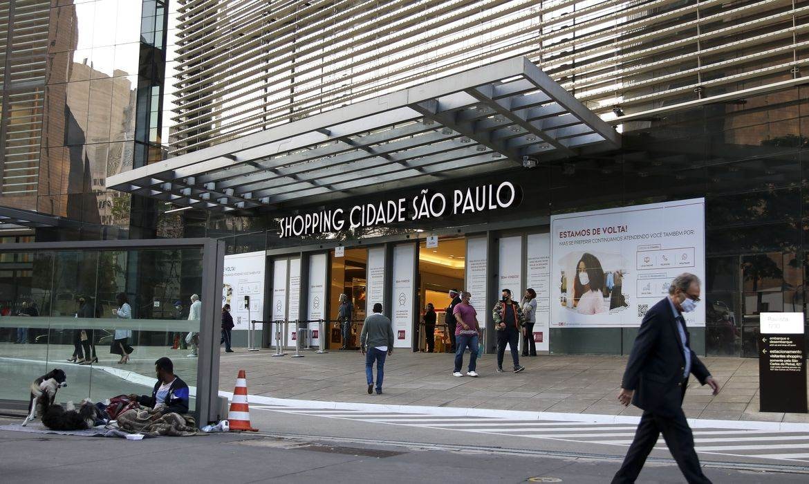 Dia dos Pais: pesquisa mostra que refeições em família fortalecem vínculos