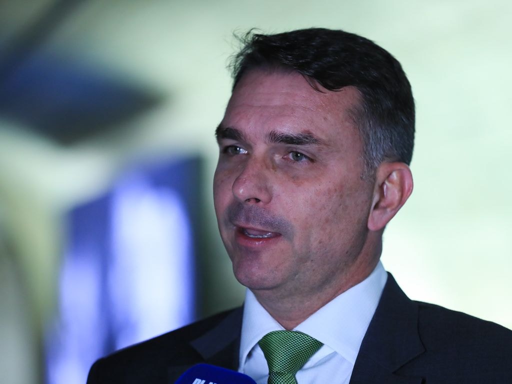 Em meio à crise com Vorcaro, Flávio mantém encontros na Faria Lima e ‘nata do PIB’