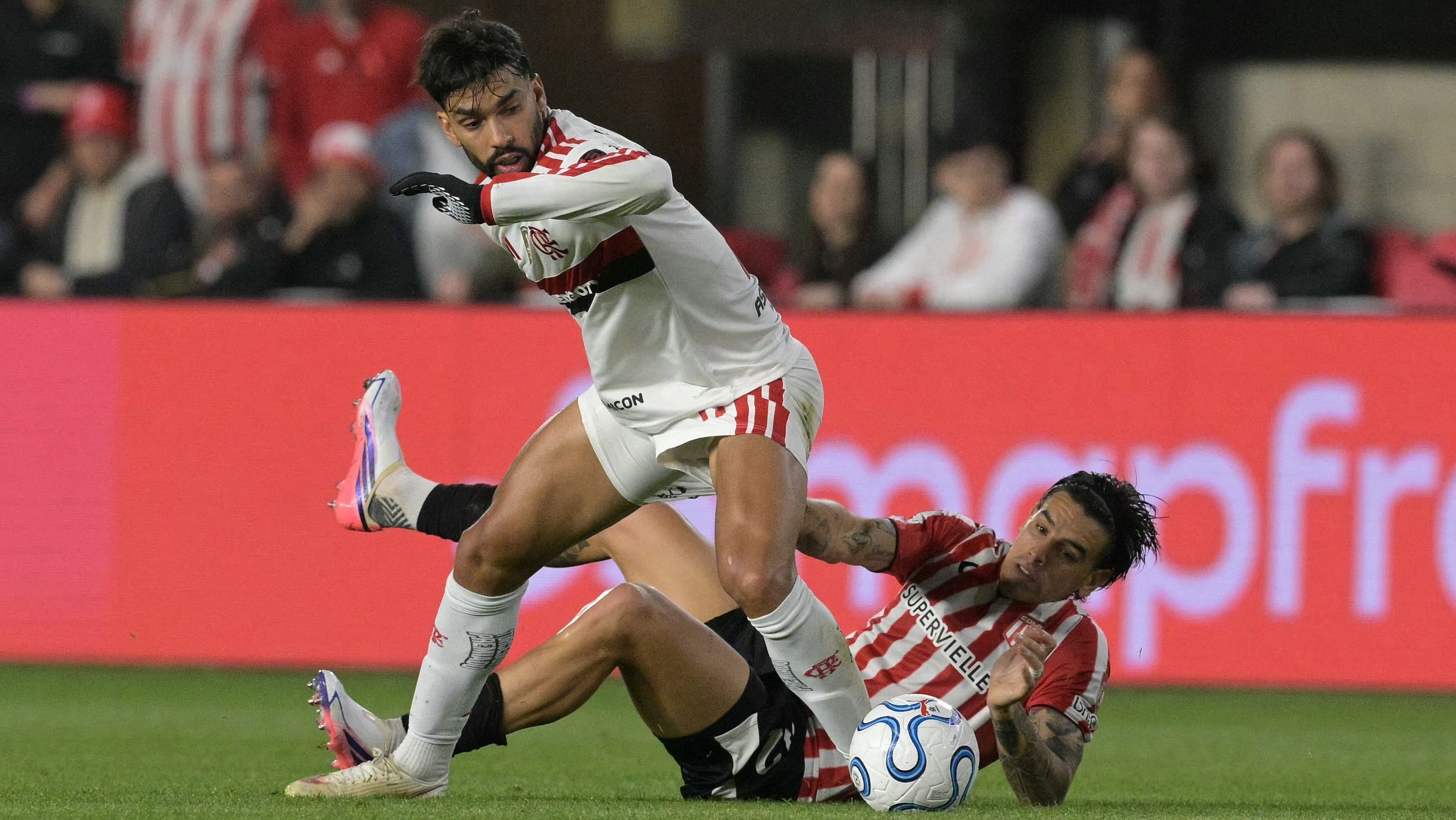 Léo Pereira analisa empate: “Decepção para quem quer futebol bonito”